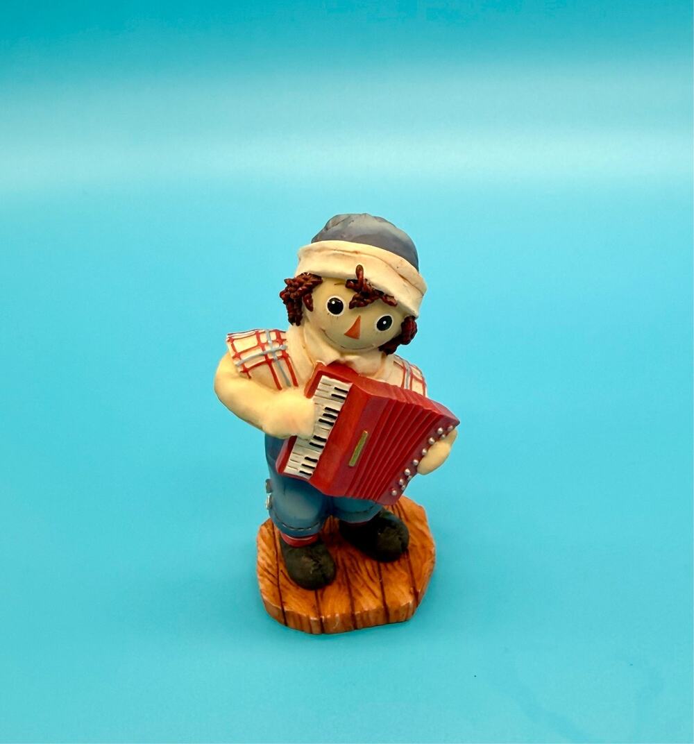 Enesco Raggedy Andy Accordion Figurine Music Laughter Hearts 864919